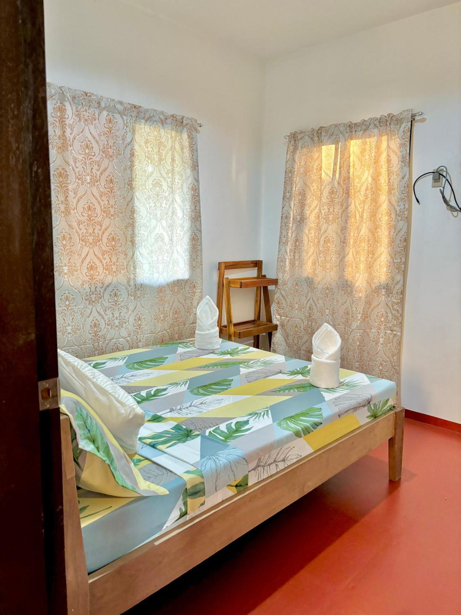Luzville Transient House - Port Barton Itaytay Kültér fotó